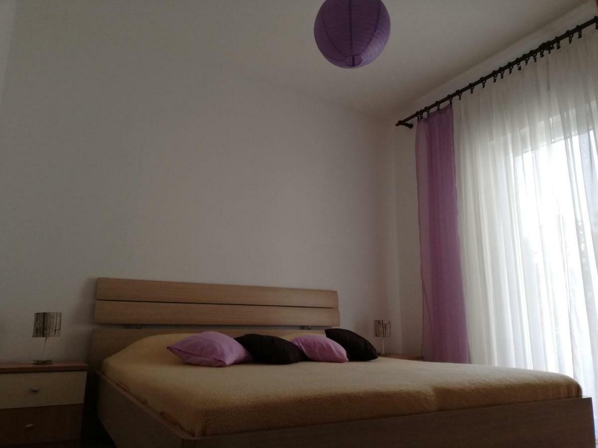 Spacious Family Apartment With Parking In The Shade And Barbecue House Šibenik Eksteriør bilde
