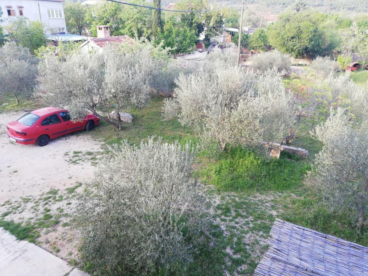 Spacious Family Apartment With Parking In The Shade And Barbecue House Šibenik Eksteriør bilde