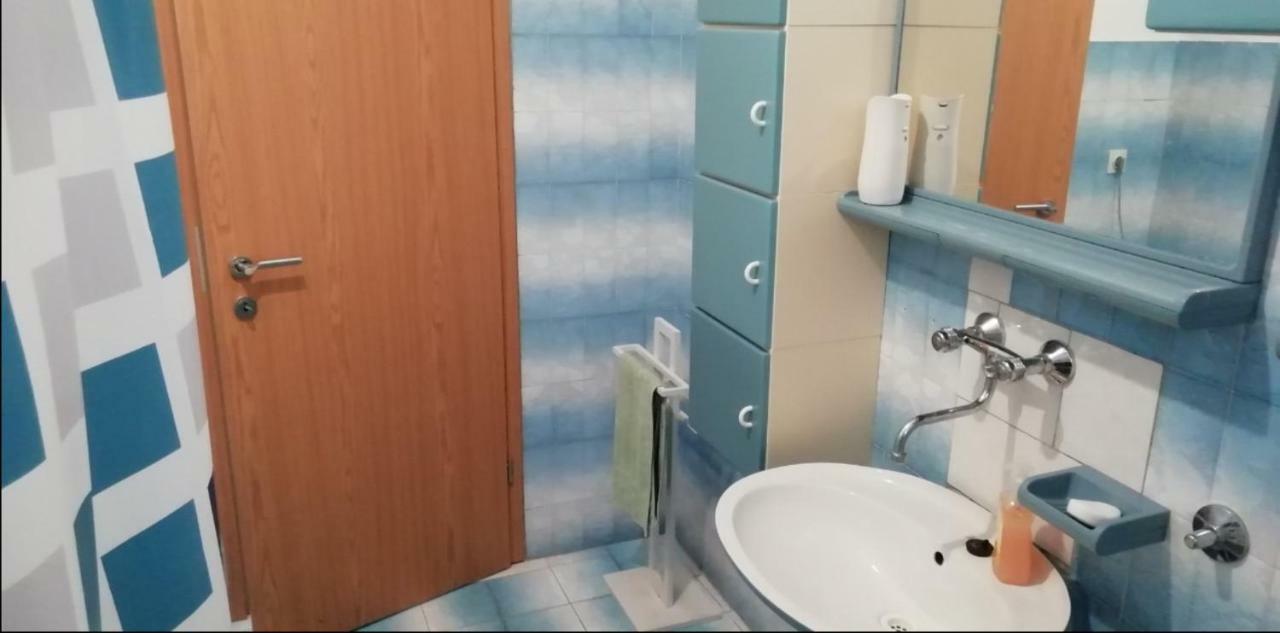 Spacious Family Apartment With Parking In The Shade And Barbecue House Šibenik Eksteriør bilde