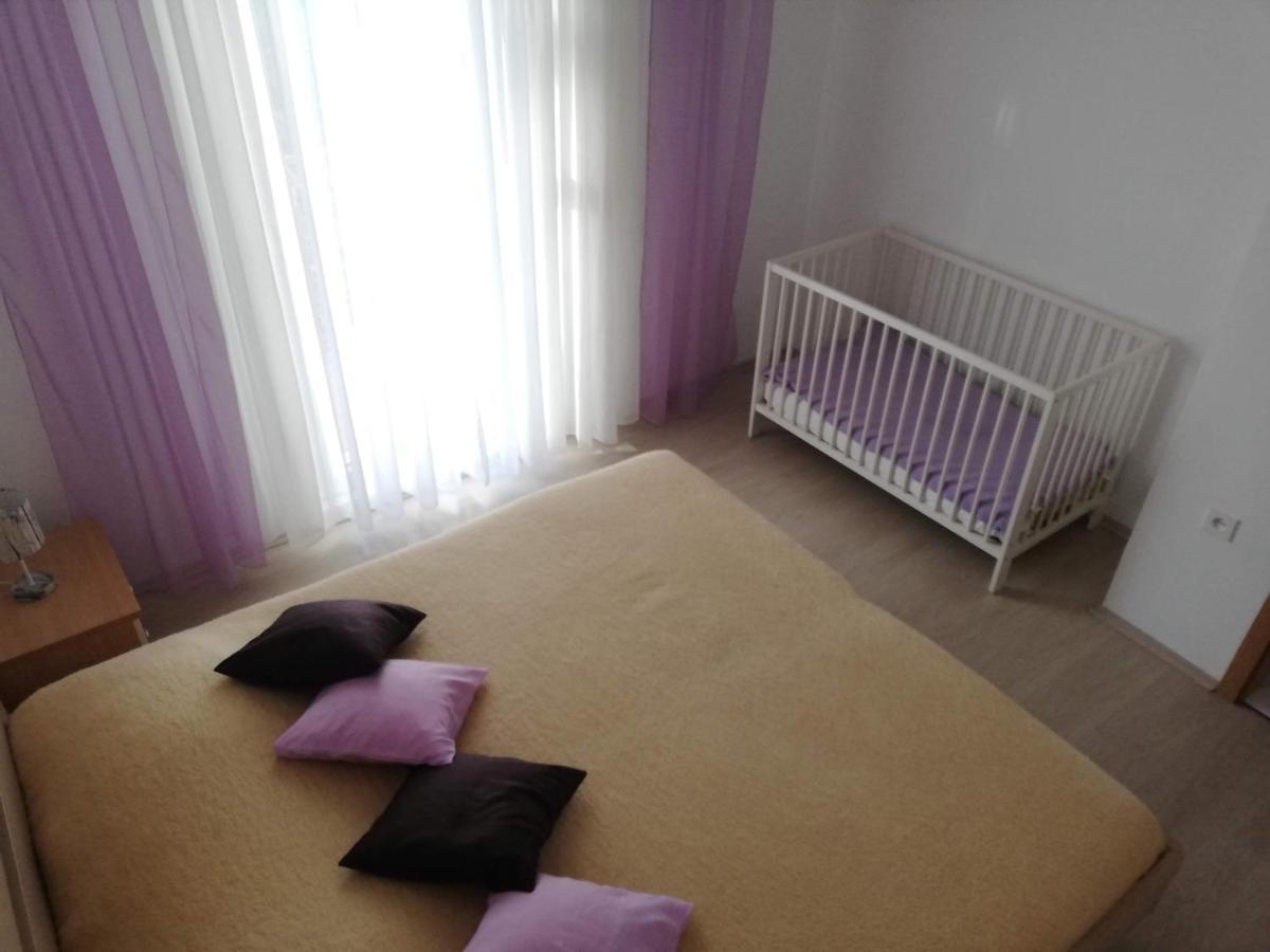 Spacious Family Apartment With Parking In The Shade And Barbecue House Šibenik Eksteriør bilde